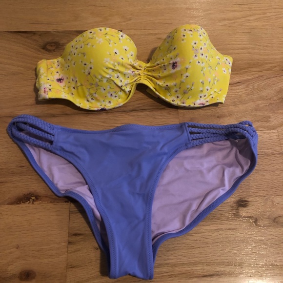 Victoria’s Secret Purple Cheeky Bikini Bottoms - Picture 1 of 3
